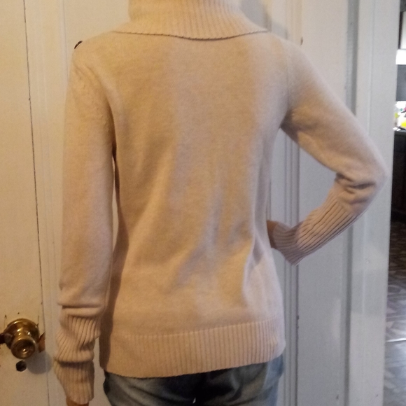 BANANA REPUBLIC SWEATER - Picture 3 of 6